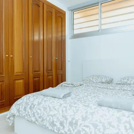Seaview 2 Bedroom In Play Paraiso Pool & Wifi In By Aqua Vista Tenerife