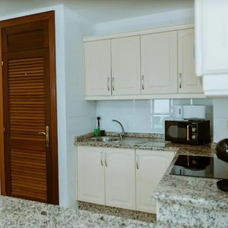 Seaview 2 Bedroom In Play Paraiso Pool & Wifi In By Aqua Vista Tenerife