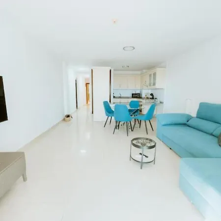 Seaview 2 Bedroom In Play Paraiso Pool & Wifi In By Aqua Vista Tenerife