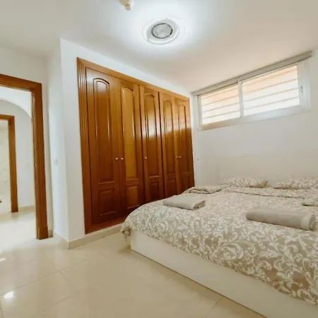 Seaview 2 Bedroom In Play Paraiso Pool & Wifi In By Aqua Vista Tenerife דירה