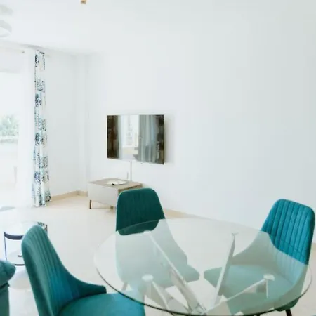 Seaview 2 Bedroom Play Paraiso Pool & Wifi In * 아데제